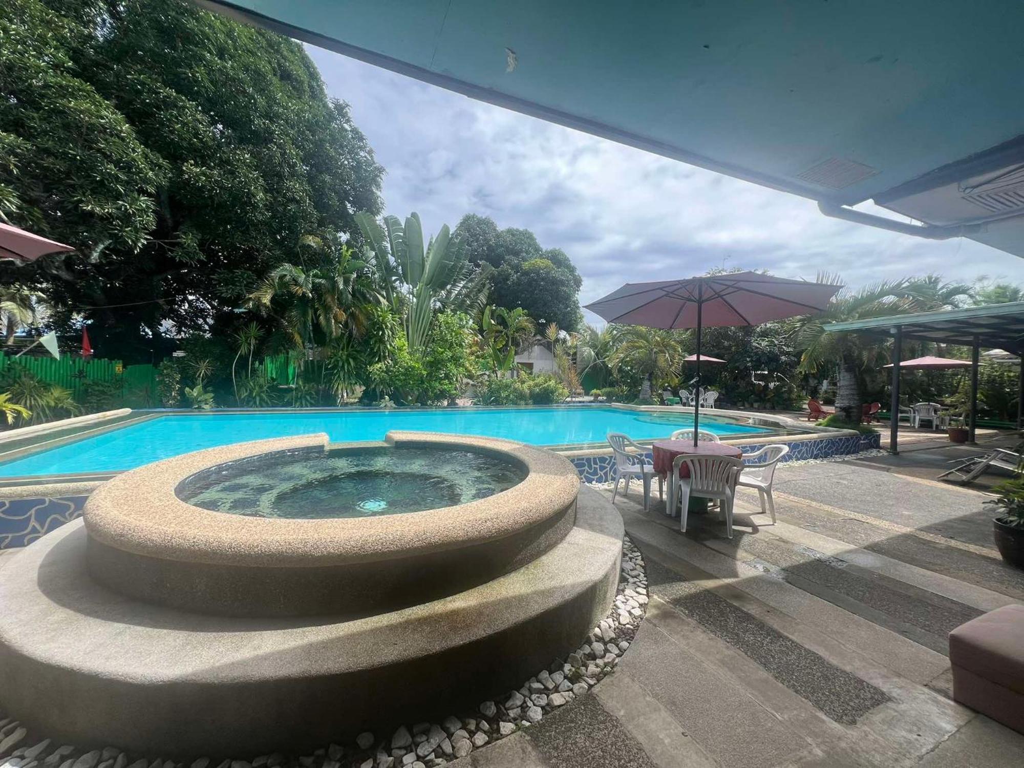 Ice Bear Bar & Tourist Inn Dauis Exterior photo
